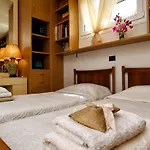 Luxurious By The Sea Villa Poszidonía