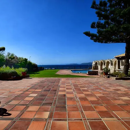 Villa Luxurious By The Sea *