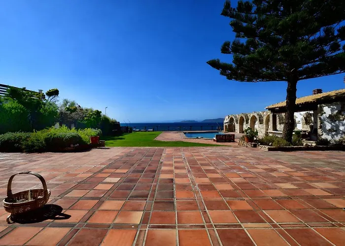 Villa Luxurious By The Sea *