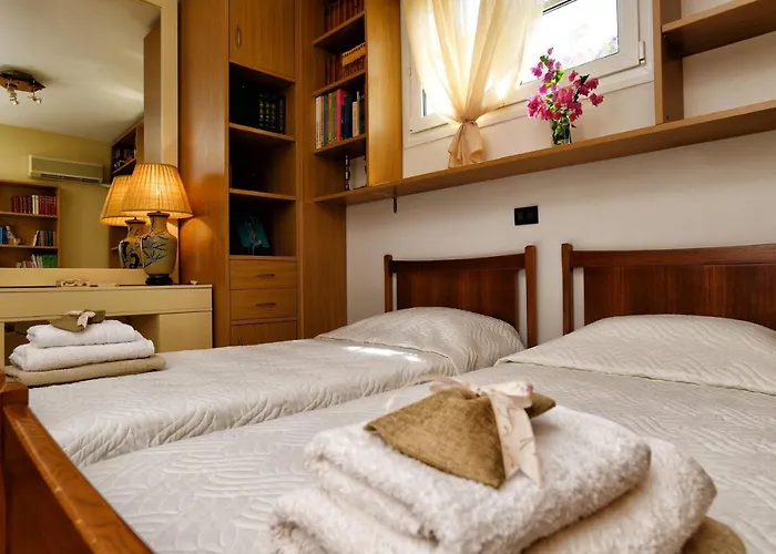 Luxurious By The Sea Villa Posidhonía